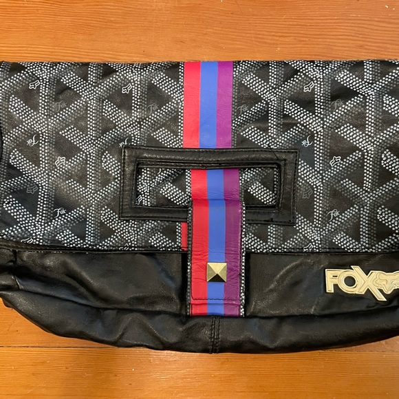 FOX Clutch Purse - Picture 2 of 5